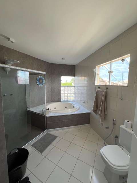  Casa com 4 suítes em Condomínio Fechado – na Av. Priscila Dutra | Vilas do Atlântico R$2.050.000,00 