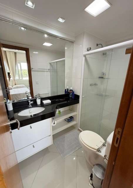 Apartamento em Armação com 2 quartos e 2 suítes, 93,00 m² à venda por R$ 890.000,00