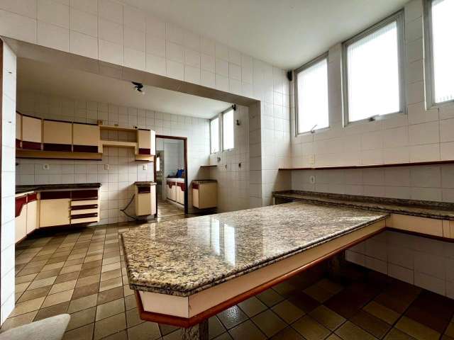 Apartamento em Acupe com 4 quartos sendo  2 suítes, 324,00 m² à venda por R$ 995.000,00