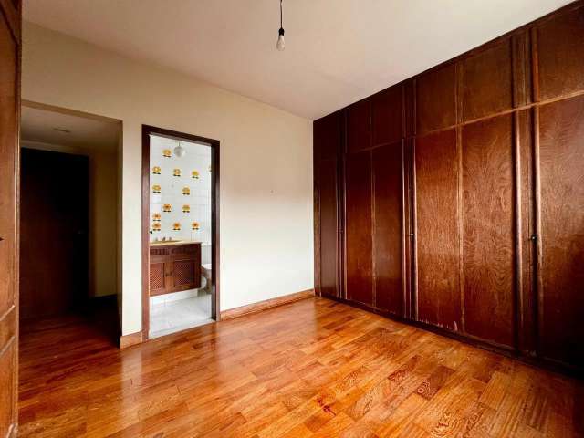 Apartamento em Acupe com 4 quartos sendo  2 suítes, 324,00 m² à venda por R$ 995.000,00