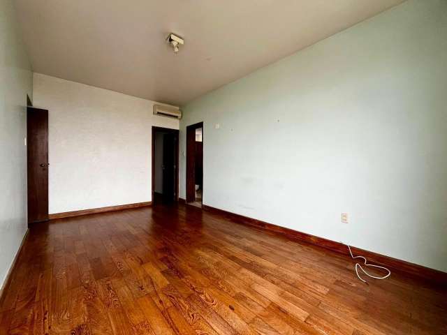 Apartamento em Acupe com 4 quartos sendo  2 suítes, 324,00 m² à venda por R$ 995.000,00