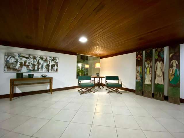Apartamento em Acupe com 4 quartos sendo  2 suítes, 324,00 m² à venda por R$ 995.000,00