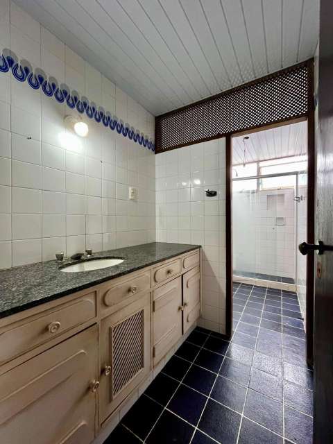 Apartamento em Acupe com 4 quartos sendo  2 suítes, 324,00 m² à venda por R$ 995.000,00