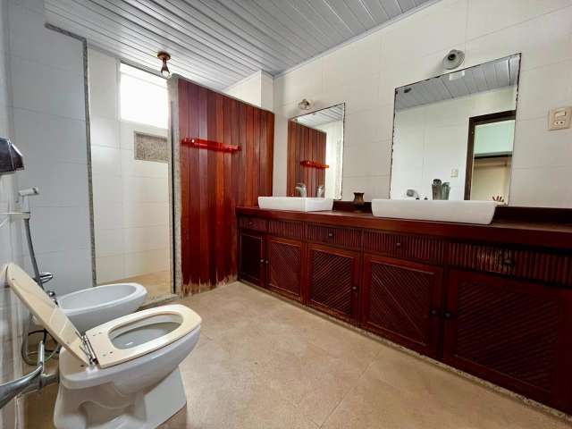 Apartamento em Acupe com 4 quartos sendo  2 suítes, 324,00 m² à venda por R$ 995.000,00