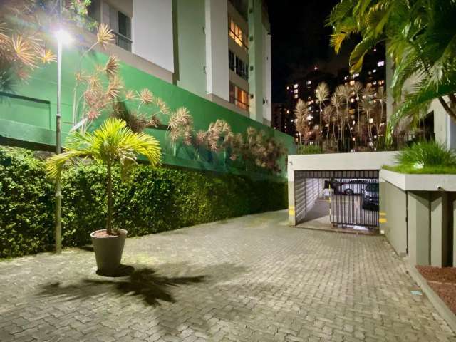 Apartamento em Acupe com 4 quartos sendo  2 suítes, 324,00 m² à venda por R$ 995.000,00