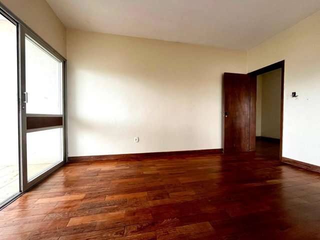 Apartamento em Acupe com 4 quartos sendo  2 suítes, 324,00 m² à venda por R$ 995.000,00