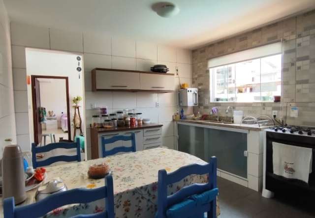 Casa em Abrantes com 5 quartos sendo 2 suítes, 200,00 m² à venda por R$ 690.000,00