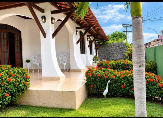 Casa no Stiep com 3 quartos, 394,06 m² à venda por R$ 1.500.000,00