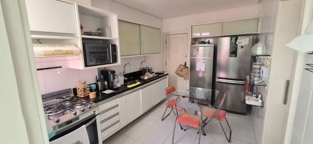 Apartamento na Pituba com 3 quartos sendo 1 suíte à venda por R$ 860.000,00