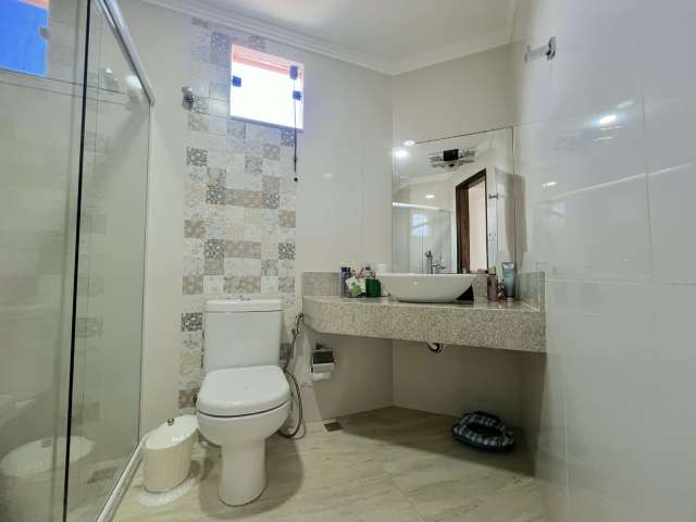 Casa no Itaigara com 5 quartos sendo 4 suítes à venda por R$ 2.200.000,00