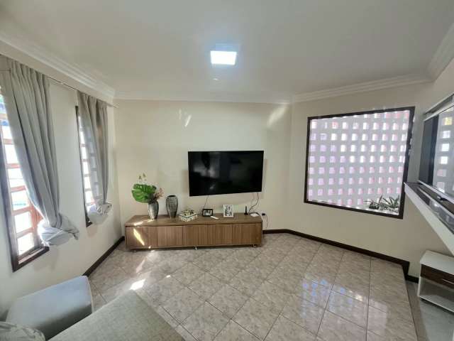 Casa no Itaigara com 5 quartos sendo 4 suítes à venda por R$ 2.200.000,00