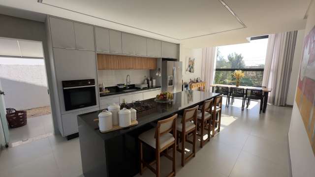 Casa no Alphaville com 4 suítes, 235,00 m² à venda por R$ 1.990.000,00