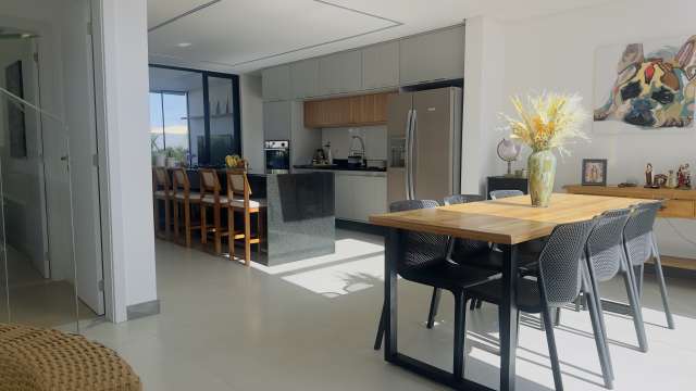 Casa no Alphaville com 4 suítes, 235,00 m² à venda por R$ 1.990.000,00