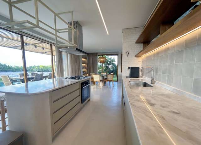 Casa em Costa do Sauípe  com 4 quartos sendo 3 suítes, 304,00 m² à venda por R$ 3.000.000,00