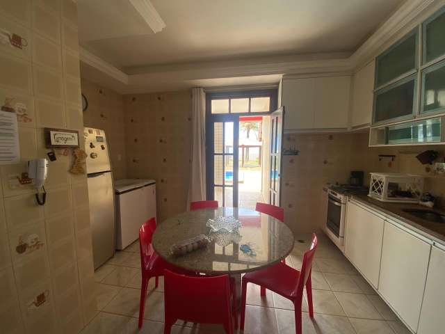 Casa com 3 quartos e 2 suítes, 400,00 m² para alugar por R$ 12.500,00 - Vilas do Atlântico, Salvador-BA